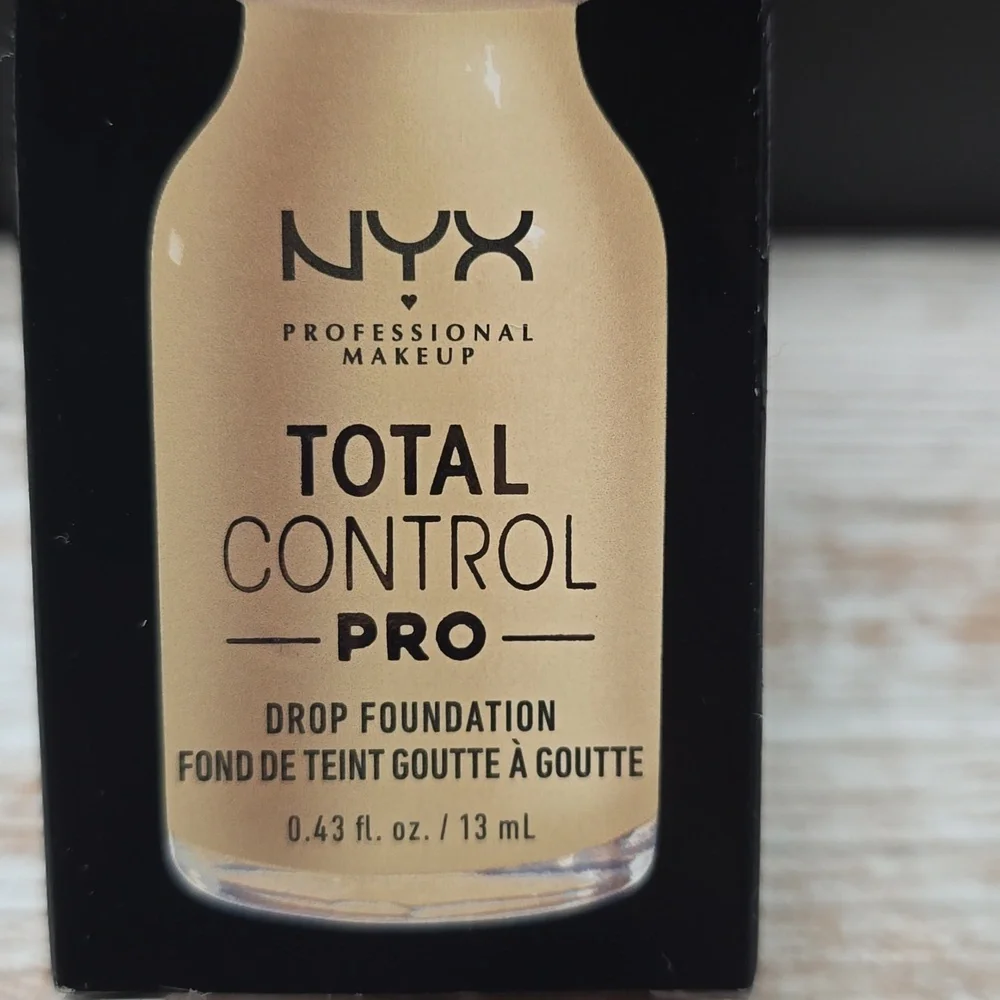 NYX Total Control Pro Foundation - Nude